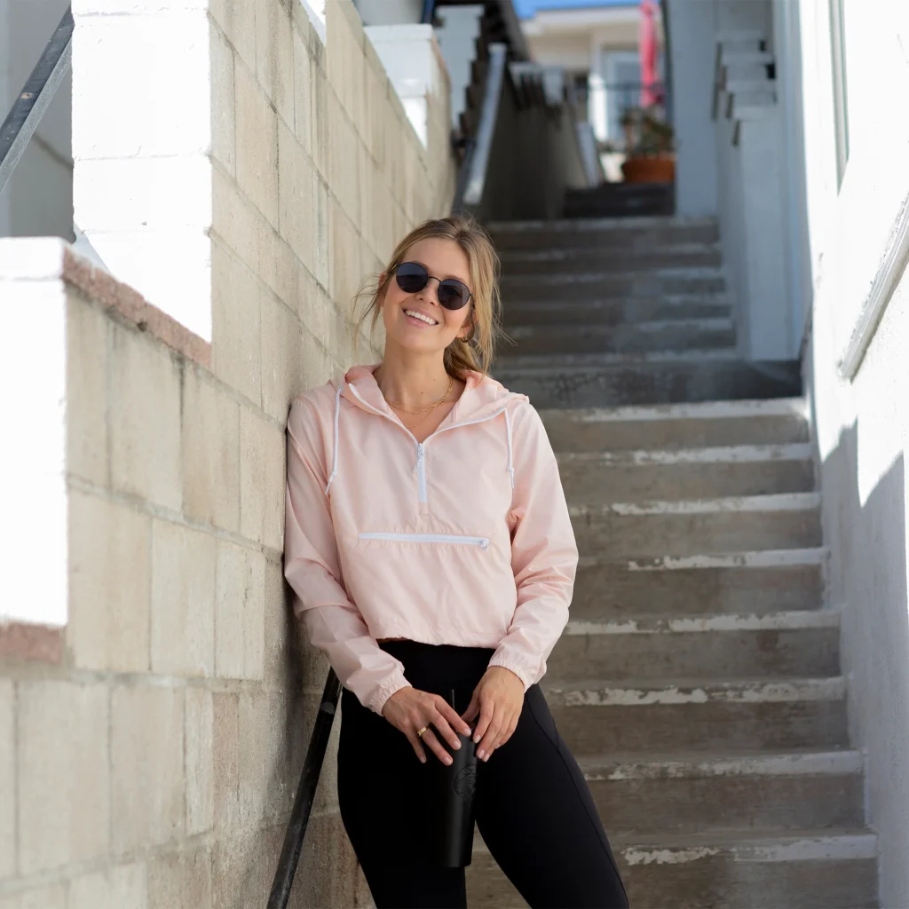 This lightweight crop jacket is the perfect companion for layering your active wear outfit because it pairs perfectly with leggings and your sports top.
